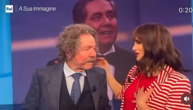 Ciao a tutti! Oggi, alle ore 16.00 su @raiuno puntata interamente dedicata allo straordinario Corrado! A raccontarcelo il figlio Roberto. A tra poco🙌
.
.
@asuaimmaginerai #ritratti #instagood #love #photography #instagram #photooftheday #follo #instadaily #likeslikeslikes #instalike #instamood #look @lucariccioli67 #dress @clubvoltaire_fashion #jewelries @ludovica_puglielli_gioielli #photography #photooftheday